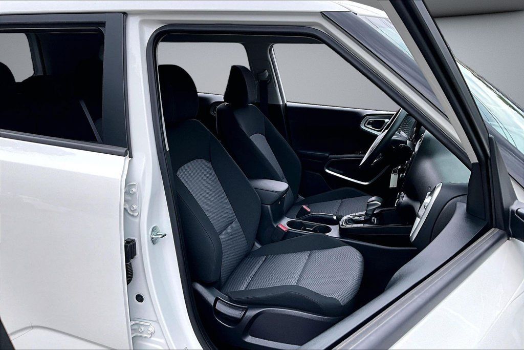 Used 2023 Kia Soul LX w/ Option Group 015 FWD image 29