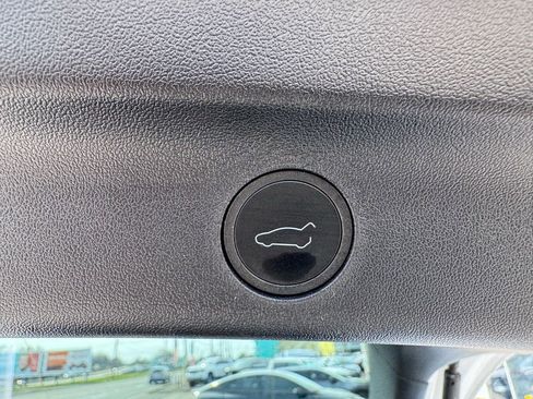 Used 2024 Tesla Model Y 2WD image 32