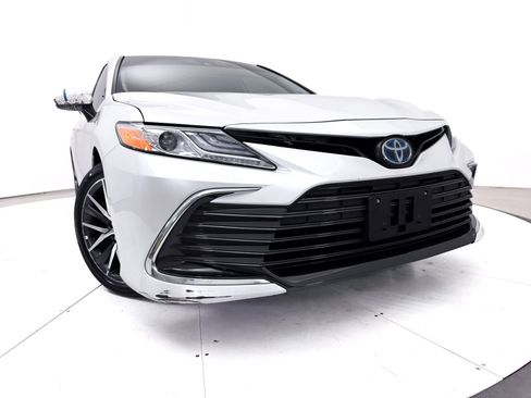 Used 2024 Toyota Camry XLE w/ Navigation Package FWD image 6