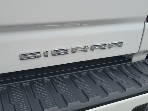 Used 2024 GMC Sierra 2500 Denali Ultimate AWD/4WD image 6