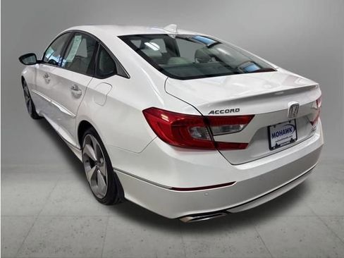 Used 2018 Honda Accord Touring image 3