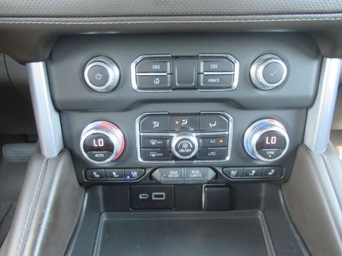 Used 2022 GMC Yukon XL SLT w/ SLT Premium Package AWD/4WD image 27