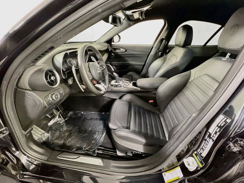 Used 2023 Alfa Romeo Giulia Quadrifoglio RWD image 21