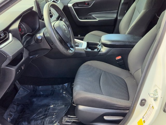 Used 2021 Toyota RAV4 LE FWD image 11