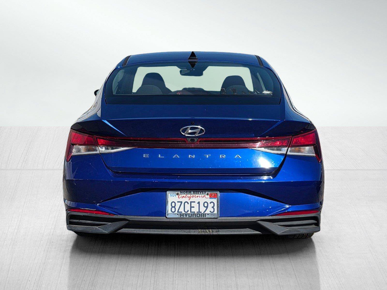 Used 2022 Hyundai Elantra SEL w/ Convenience Package FWD image 3