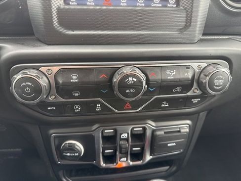 Used 2022 Jeep Gladiator Sport image 31