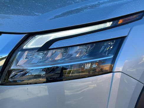 Certified 2024 Nissan Pathfinder SL image 4