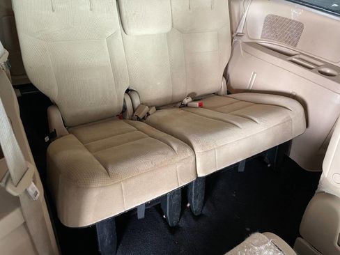 Used 2016 Dodge Grand Caravan SXT image 25