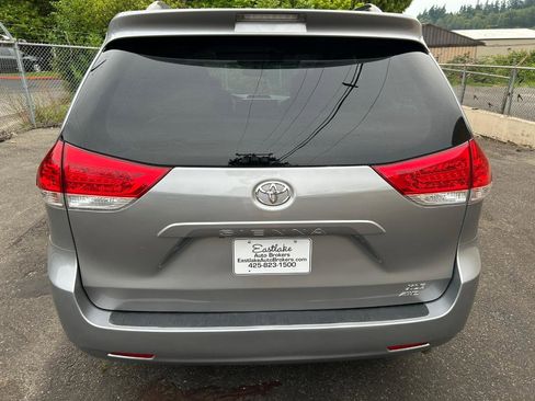 Used 2014 Toyota Sienna XLE image 6
