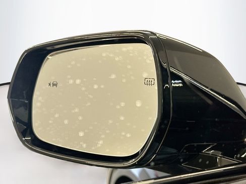 Used 2024 Cadillac Lyriq Tech AWD/4WD image 16