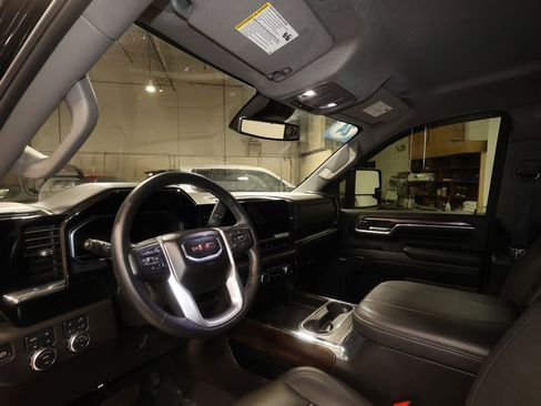 Used 2024 GMC Sierra 2500 SLT w/ SLT Convenience Package AWD/4WD image 9