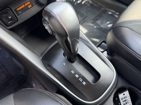 Used 2019 Chevrolet Trax LT w/ LT Convenience Package FWD image 18