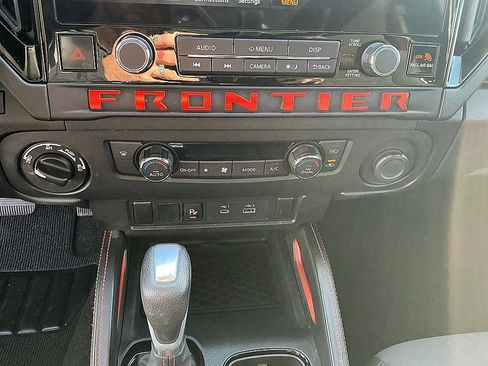 Certified 2025 Nissan Frontier PRO-4X image 18