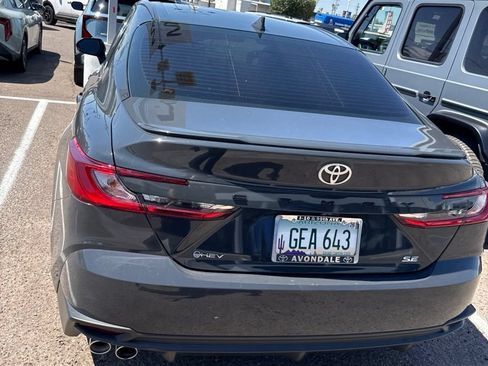 Used 2025 Toyota Camry SE w/ Convenience Package FWD image 7