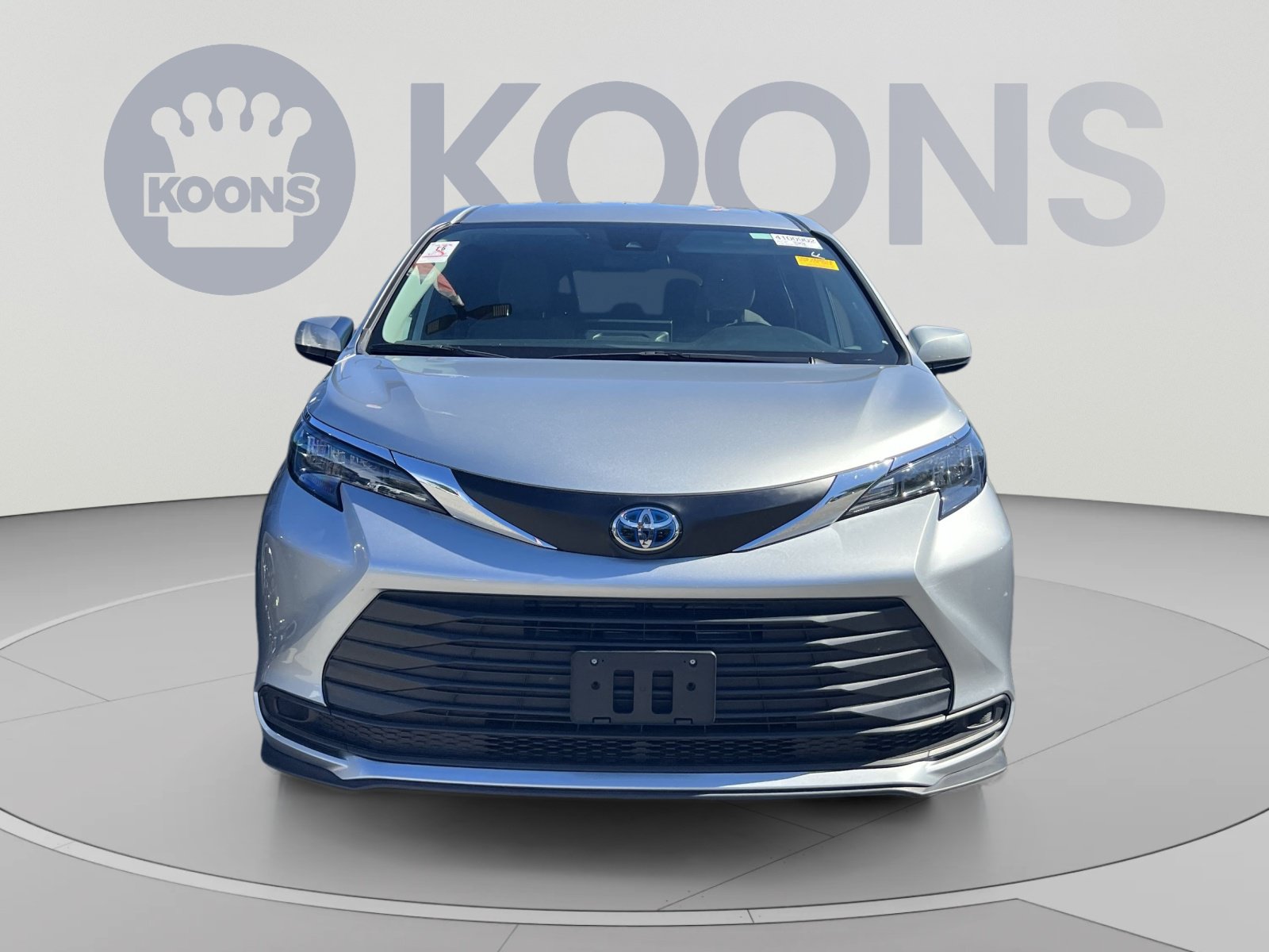 Used 2025 Toyota Sienna LE FWD image 7