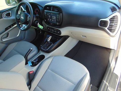 Used 2021 Kia Soul LX FWD image 25
