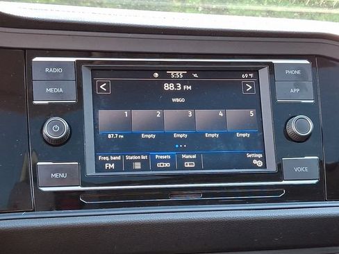 Certified 2023 Volkswagen Jetta SE w/ Panoramic Sunroof Package FWD image 23
