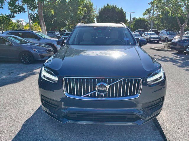 Used 2022 Volvo XC90 T5 Momentum w/ Climate Package FWD image 2