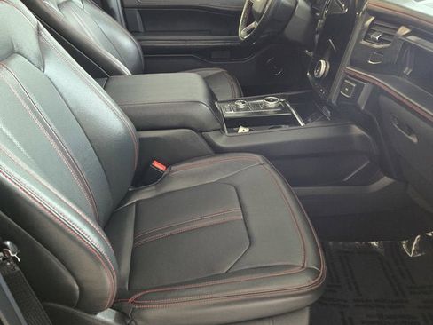 Used 2023 Ford Expedition Limited image 4