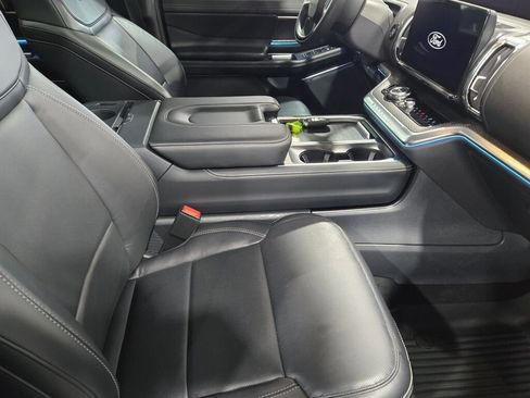 Used 2025 Ford Expedition Platinum w/ Stealth Performance Package image 7