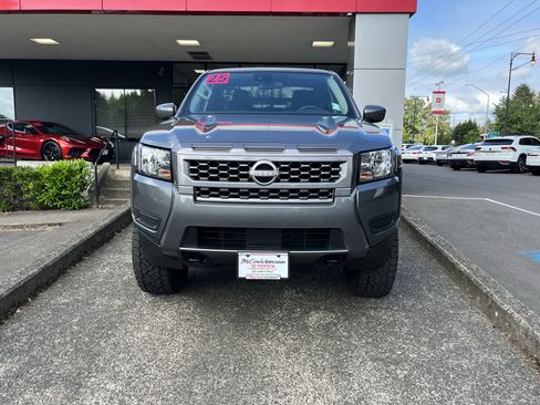 Used 2025 Nissan Frontier SV AWD/4WD image 2