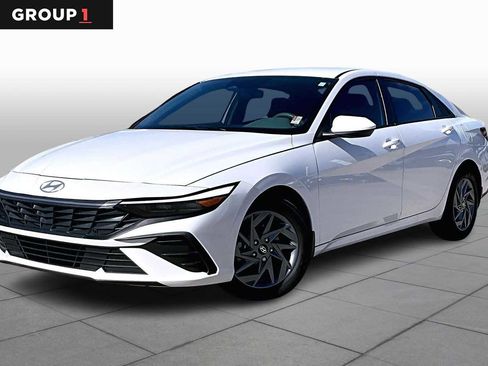Used 2024 Hyundai Elantra SEL image 1
