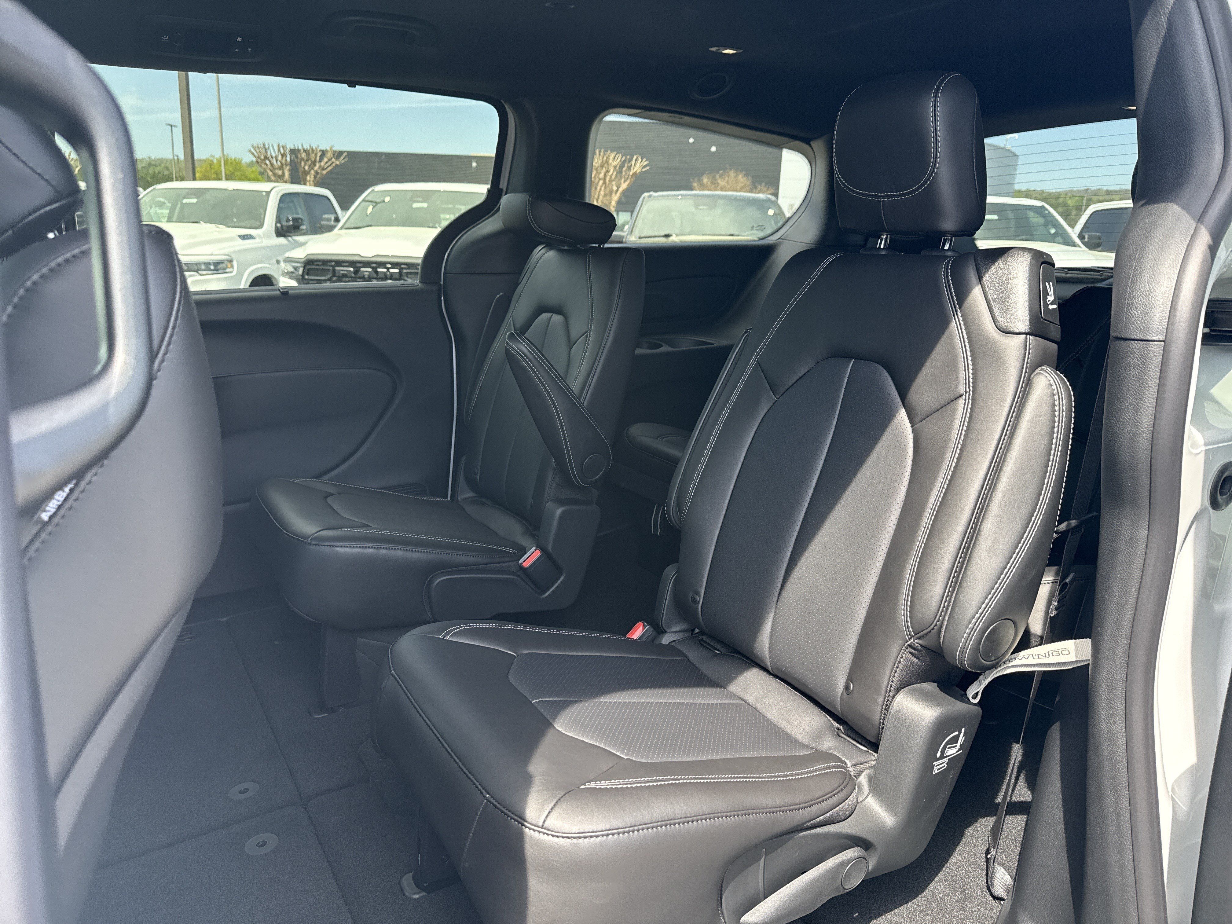 New 2026 Chrysler Pacifica Select FWD image 23