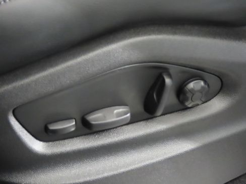 Certified 2023 Porsche Cayenne Platinum Edition AWD/4WD image 39