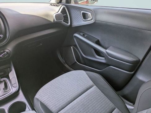 Used 2020 Kia Soul S FWD image 16