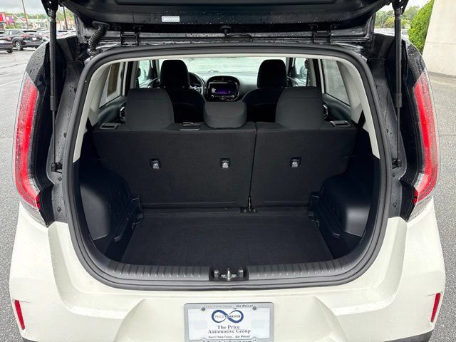 Used 2024 Kia Soul S FWD image 9