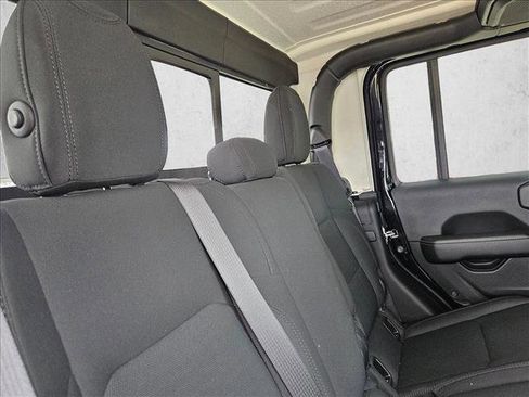 Used 2021 Jeep Gladiator Overland image 22