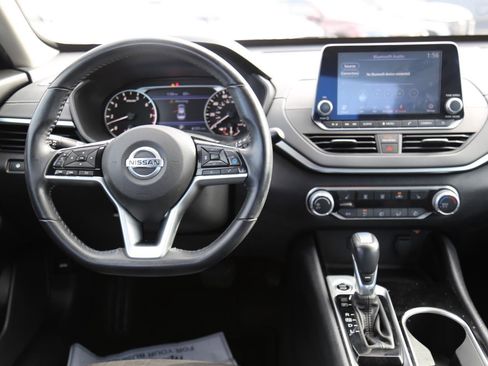 Used 2021 Nissan Altima 2.5 SV w/ SV Premium Package image 6