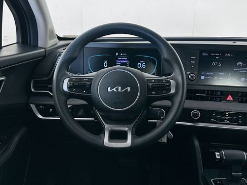 Used 2025 Kia Sportage LX image 17
