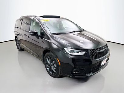 Used 2022 Chrysler Pacifica Limited w/ S Appearance Package