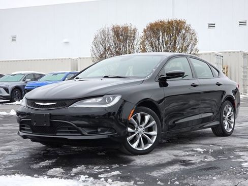 Used 2015 Chrysler 200 S w/ Comfort Group image 2