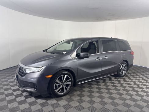 Certified 2024 Honda Odyssey Touring image 8