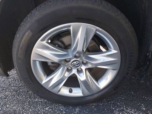 Used 2017 Toyota Highlander Limited AWD/4WD image 4