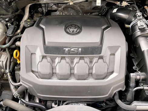 Certified 2022 Volkswagen Tiguan SE R-Line image 32