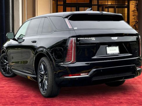 New 2026 Cadillac Escalade IQ Sport 2 w/ LPO, ONYX Package AWD/4WD image 4