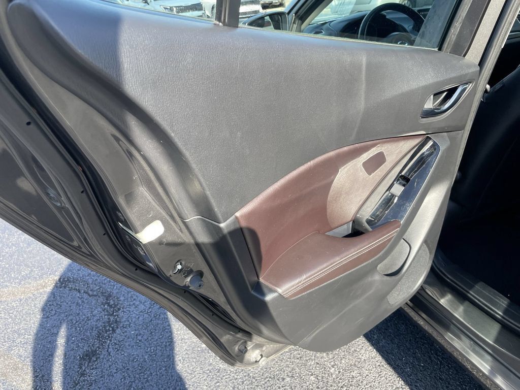 Used 2018 MAZDA MAZDA3 Touring FWD image 22