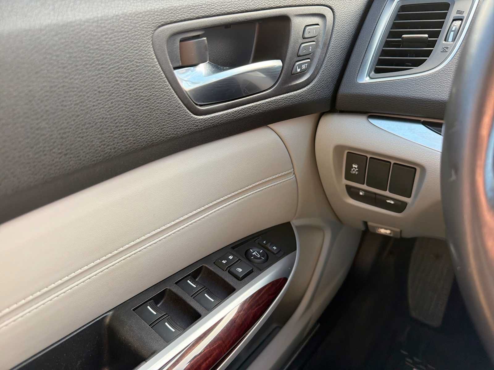 Used 2016 Acura TLX FWD image 17