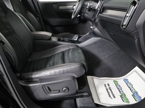 Used 2022 Volvo XC40 T5 R-Design image 27