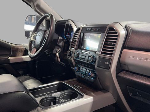 Used 2017 Ford F250 Lariat w/ Chrome Package image 28