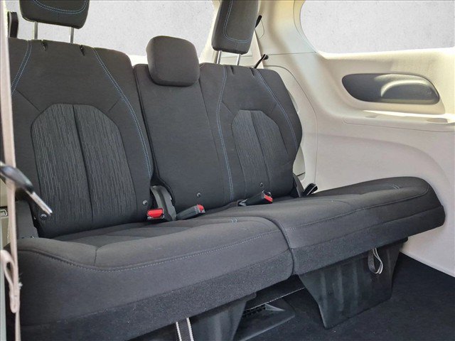 Used 2021 Chrysler Pacifica Touring w/ Cold Weather Group FWD image 25