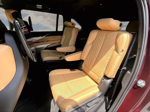 Certified 2025 Cadillac Escalade IQ Luxury 2 AWD/4WD image 22