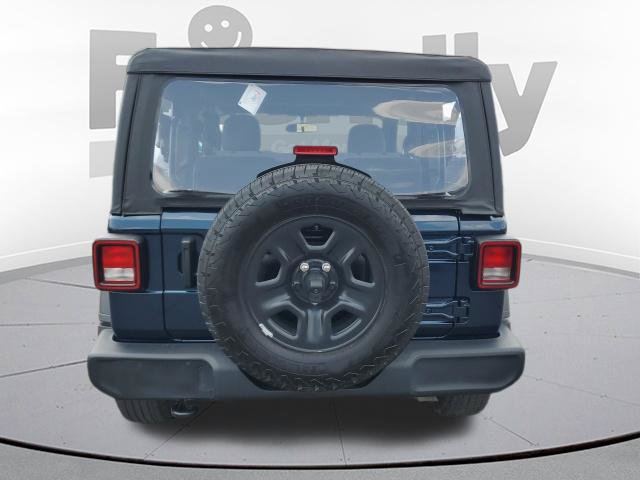 Used 2025 Jeep Wrangler Sport AWD/4WD image 4