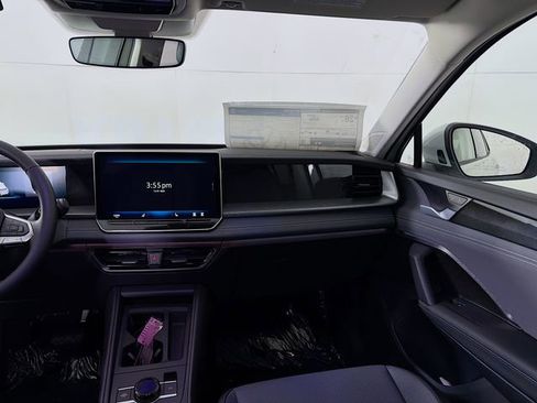 New 2026 Volkswagen Tiguan SE FWD image 24