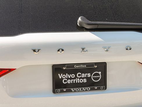 New 2026 Volvo XC60 T8 Ultra w/ Protection Package Premier image 9