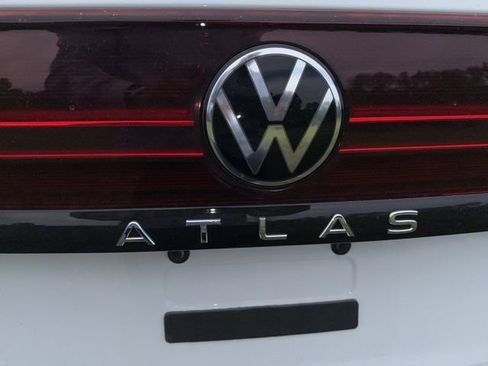 Used 2025 Volkswagen Atlas Peak Edition SE AWD/4WD image 20