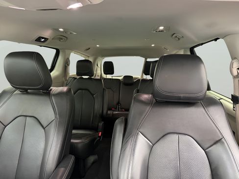 Used 2022 Chrysler Pacifica Touring-L FWD image 14